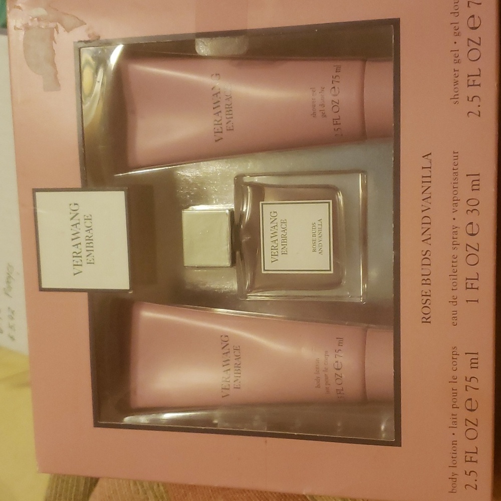 VERA WANG EMBRACE - ROSE BUDS AND  VANILLA  - SET